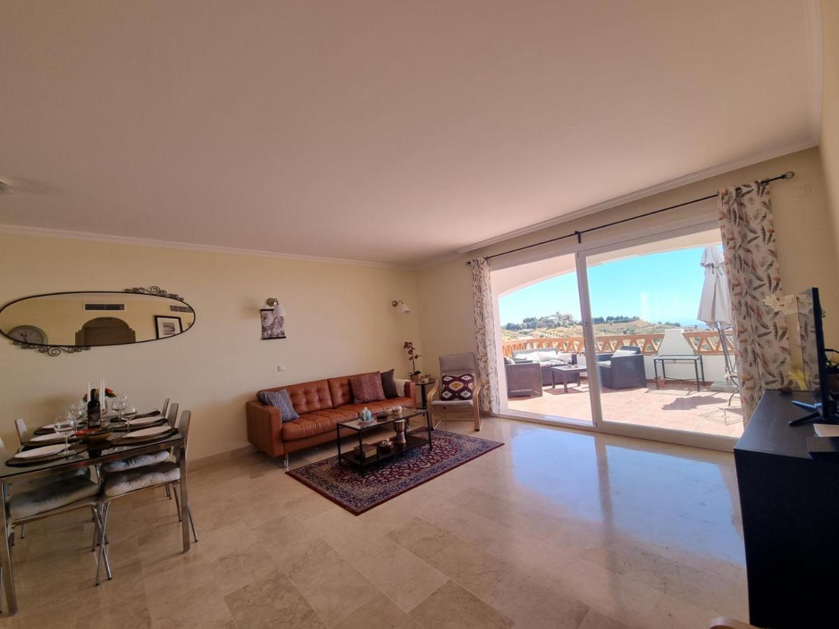 Elegant Apartment With Fantastic Views At The Top Of Calahonda Sitio de Calahonda エクステリア 写真